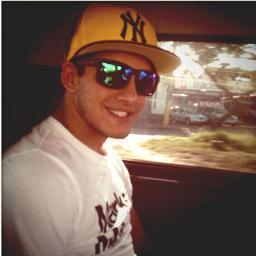Gaúcho, Gremista, estudante de Ed. Física, ex Jogador de Futebol e nas horas vagas Aproveito o dia e curto cada momento! (: Sorria!!!