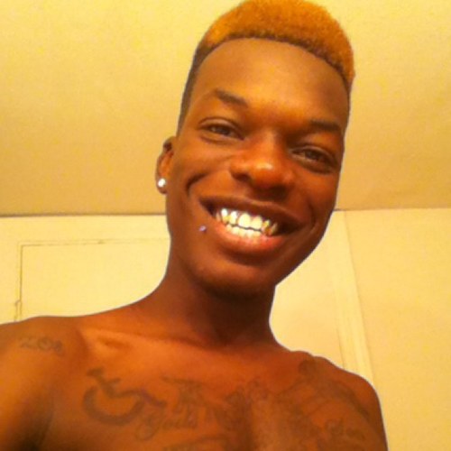 I talk that fly chicken shit cause hoes love the grammar Fly Goon Rockstar Shit..#POW