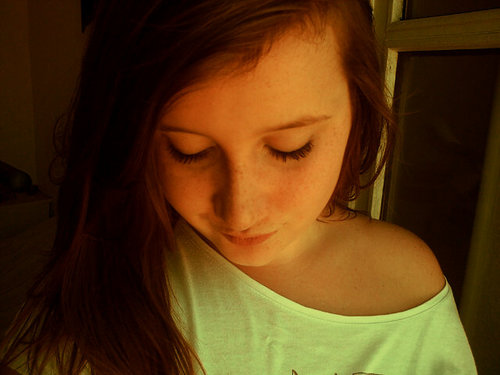 AxellePerrusson's profile picture. Pleure comme une petite fille, si t'as agis comme une grande pute.