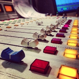 Your home for today's hits and yesterday's favourites. Follow us for local news, weather and sports updates! Mornings with Jamie Cottle.