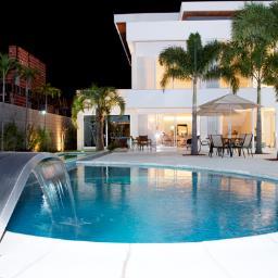 Arquiteto especializado em design de interiores residenciais e de hotelaria.