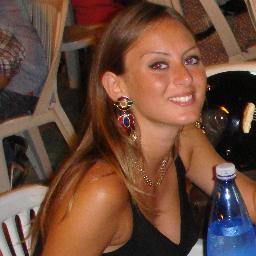 Studentessa in Lettere moderne, appassionata di letteratura ed arte contemporanea, scrittrice e pittrice.