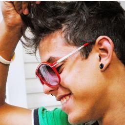 Leonardo Cardoso dos Santos
10/12/1994 
Mlk feliz ! Sorridente [Neymar Jr.]
Música, Skate e Futebol
#CorroPelosMeusParceiross2