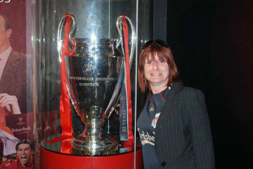 I'm a die hard Liverpool fan, Married to a West ham fanatic,  I like metal music ♬ and driving my car ☺ my children & grandson are my world ♥  YNWA