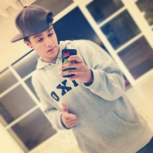 ' .. quem muito se ausenta , um dia deixa de fazer falta  !! 
facebook :http://t.co/AmIgHtnJWn