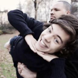 GO AND FOLLOW @SasssyNiall