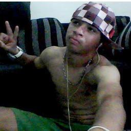 Um muleke; Oousado ; estrovertido , ''Naipe de Artista e Pike de Jogador'' {Osadia&Alegria}ilvaa