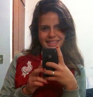Poosso  não ser perfeita , mais tenho minha família é o que importa !