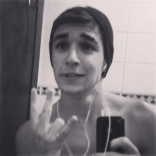 O que eu quero é só paz, um amor e uns amigos leais.
