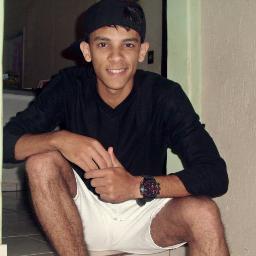 ''Quando escuto uma melodia me emociono, por que cada musica tem sua magia e isso faz com que eu esqueça dos problemas....'' #Ousado&Alegre
