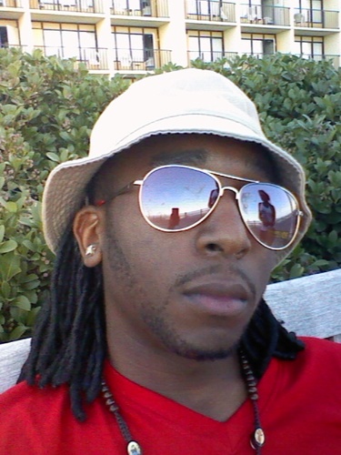 Shy sumtimes but like chillin wit friends an fam, nice carin person but take it 4 granted an u will regret it!!