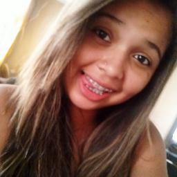 16 anos, SÃOPAULINA ♥,Gêminiana , Chata, atrapalhada, organizada, ciumenta, orgulhosa, irritante e palhaça. Sou tudo, menos perfeita.