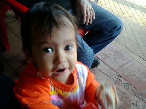 estudiando y trabajando....dandole mucho amor y cariño a los principes y la princesa