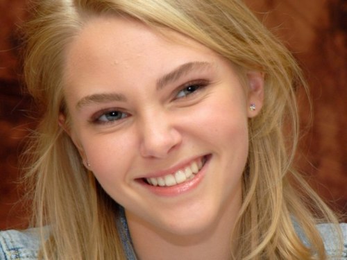 Zoe Night. The nicest girl even if my life before this one was Hell. I can phase through walls. #Single {Official for @TheAvengers_RPG}