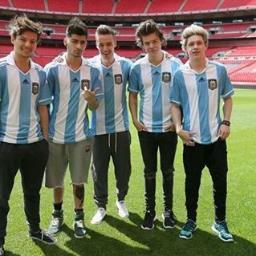 ZAIN, LIAM, HARRY, LOUIS, NIALL SON LAS PERSONA MAS HERMOSAS QUE E CONOCIDO ESAS CANCIONES QUE TE HACEN LLORAR Y REIR..I LOVE ONE DIRECTION