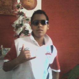 Gosto de um cimeninha , e gosto de joga bola com os meus amigos