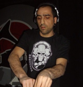 Dj - in the last 10 years member of TRIBE UNITZ SYSTEM _P.A. MAN _Sound Technician _ contact for booking : sonik303i@gmail.com http://t.co/CaJ2J3QCwy