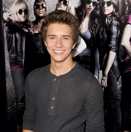 yo its Billy here u may now me as Chase on Disney XD's Lab Rats. Besties @_KelliBerglund_ @Olivia_Rp. My brother is @ericunger_. Taken by @HolaGurlAlicia ❤