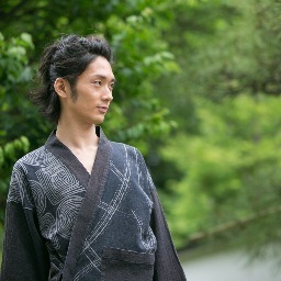 (株)SHINTO代表、放浪好きな自由人、ヒーラー、ヨガインストラクター。 過去に世界３０ヶ国を放浪。根っからの子ども好き、保育士、ベビーシッターとしても活動。 旅、癒し、子ども、芸術の融合を目指して２０１０年株式会社ＳＨＩＮＴＯ設立。
