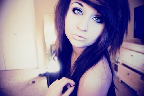 6 crazy gurls that love 1D!! we also love TUMBLR!!! ... And mustaches :3]