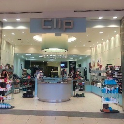 Friendly salon, very modern and trendy. Kids, men and women. Specializing in all the latest trends in color and cuts. Free consultation
