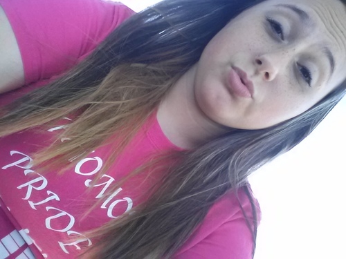 HEY! follow a pretty fee. #TeamBEAUTIFUL,#TeamGemini,#TeamSINGLE...thats it follow my BESTfriend @Foreign_AxCents!