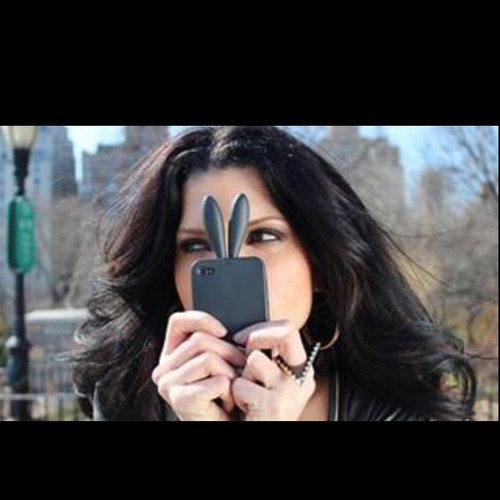 Makeup artist, public relations and creator of On The Cusp! http://t.co/VtPiD36Frb