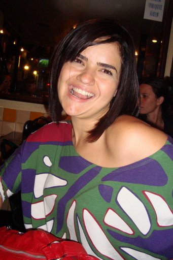 Jornalista, Pós-graduada em Comunicação Corporativa, MBA em Mkt. Mãe linda do Vi e ótima esposa do Léo. Gerente de Com. e Mkt. da Hands Awesome. Curiosa nata.