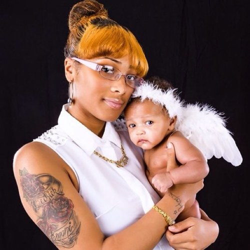 EMONI MOMMY blessed & no worries ♔ I FOLLOW BACK ♔.