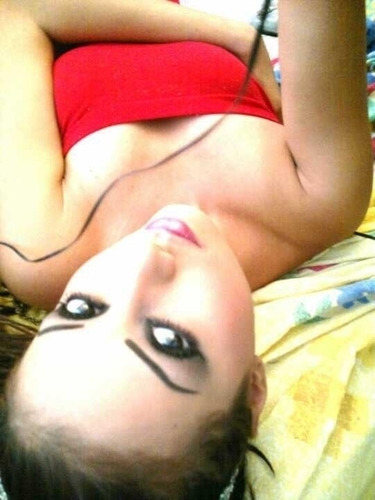 Modelo | Twitter Oficial