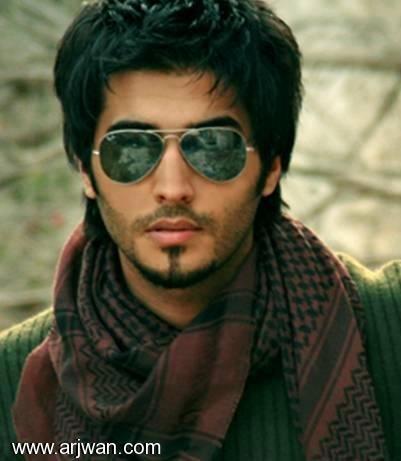 كاتب و شاعر و مؤالف أغاني