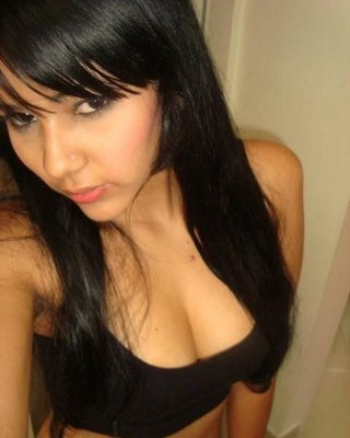 pensando, opinando, besando, posando.... ;) ... Viviendo.