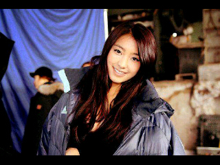 Leader, maknae, tiang, lead vocal, lead dance, lead rap, center of group, visualnya es ai es ti ei ar SISTAR. Protes? Sinihh • Gua line 2013 mau apelu?