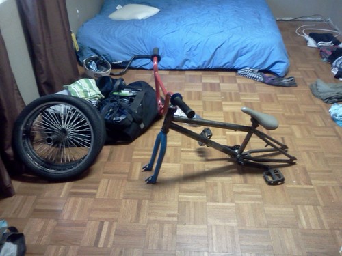 Single Ride bmx love to party and smoke girls want a good time well get at me
