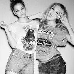 Two girls just lookin for some trouble ;)