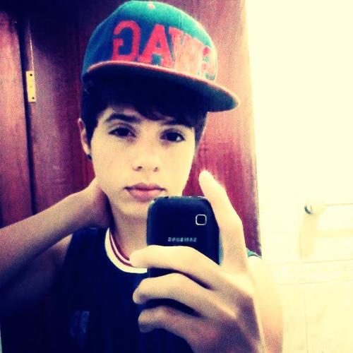 Oii gente,o outro tt foi hackeado.Tive que fazer este! Então,eu amo o Bruno,no face tenho uma page sobre ele é I'm Brunet.Problem?
Me sigam no tt : @isa_fami..