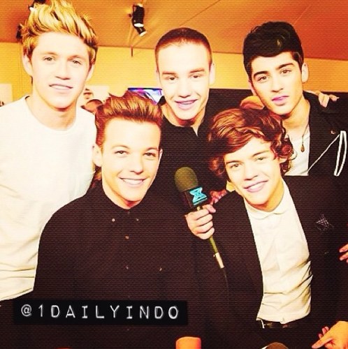 The un-official fanpage of @onedirection from Indonesia. Always support untill the world end! Be sure for follow us. Since 30.05.13