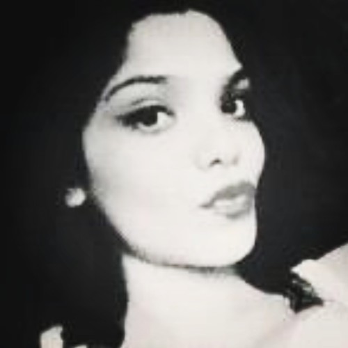 acemirapper's profile picture. Yaşadığın hayatı sevmek için bir nedenin yoksa, seviyormuş gibi yapma.