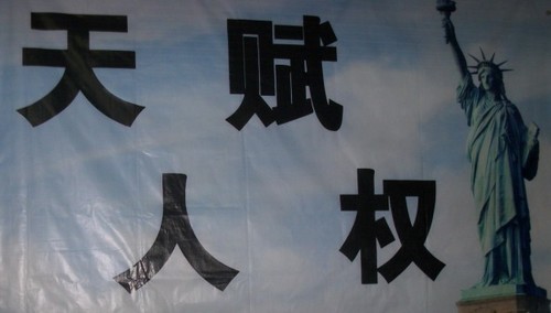 团结是战胜恐惧的力量！是战胜一切困难的力量！是战胜一切的力量！