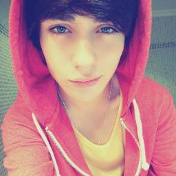 15. No soy perfecto, pero tampoco pretendo serlo. Enamorado de Miley Cyrus. Dulcete, Belifan.   Extranjero de corazón.
