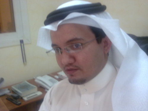 موظف في إدارة التعليم. 
ماجستير في إدارة الأعمال.
 إن احترام الآخرين هو احترام لذاتك .
علمتني الحياة ان الفراق مؤلم جدا ولكن الم بعده امل.