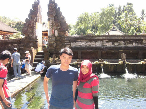 Orang yg selalu membuatku merasa sempurna @annisarhmwt ♥♥♥ | @sman8bdg'14 | DotA 2 Addict | badminton player | Bismillah calon guru Matematika