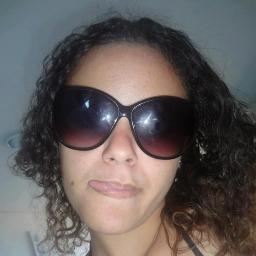 - aaah , sou uma menina mto impaciente , chata , doida , depressiva & etc . . . Amo meus Amigos(a) , amo miinha Família & amo tuudo que faaço :D