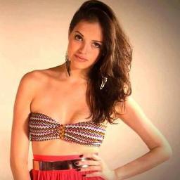 Amo maquiagem,sapato roupas cabelo adoro as minhas amigas e etc