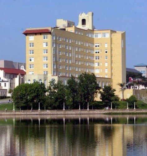 Downtown Lakeland's only lakeside address.  Love where you live!