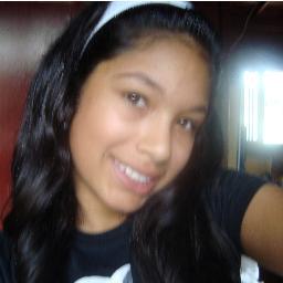 sou uma garota tímida, ansiosa, adoro cantar, dançar, adoro livros de romances proibidos tipo de vampiro e lobisomens. E adoraria descrobrir a verdade.