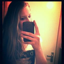 lovee mijn lieve voetbal maatje @RozemarijnHendr   (lllll')
loveee mijn beste @houvanjouxo (lllll') 
loveee himm (beste weet wie)(lllllll')