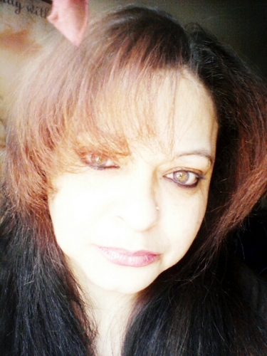 im anna aka ita greeneyes im puerto rican n italian i'm in college/ masters degree im single love miami n the most thing that i love in my life is my kids:}