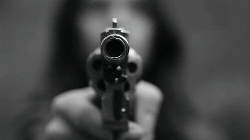 'Tienes la sonrisa más bonita - le dijeron.

Y la más rota - pensó.'