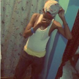 Vivo Mi vida Sin Importarme Lo Q digan La gente Soy Humilde,Y cariñoso Soy el Q todos Los Dias Te Sofoca La vida Es una Y hay Q saber Vivirla